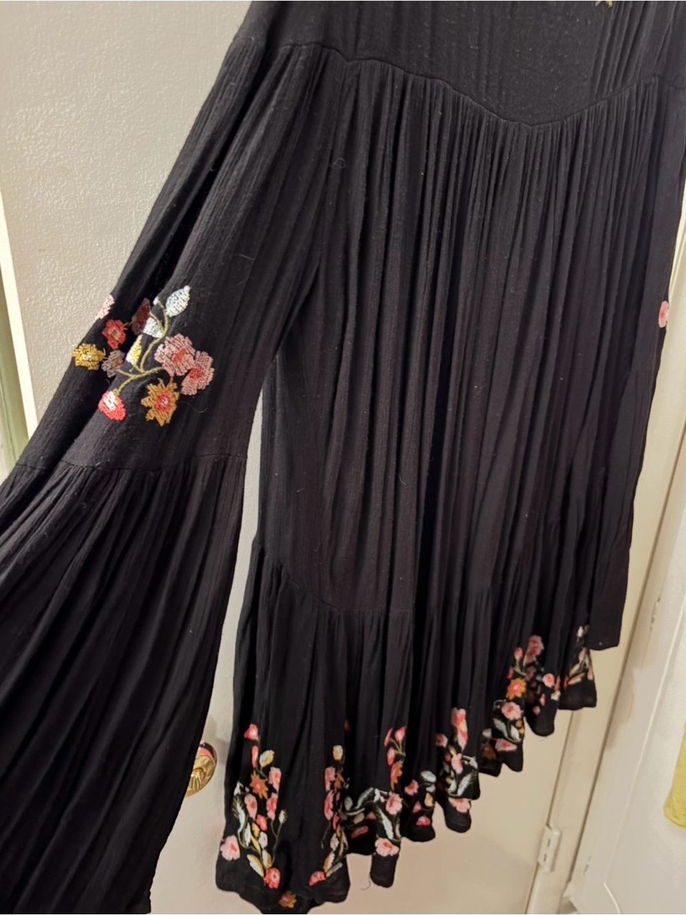 Free People Te Amo Black Floral Embroidered V-Neck Women's Dress/ Tunic - Picture 9 of 9